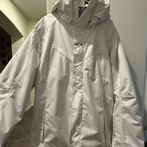 Oakley White Hooded Ski & Snowboard Jacket